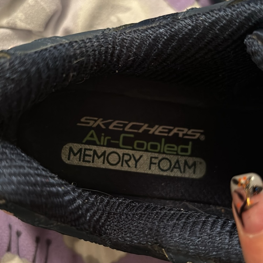 Skechers D’lites w/ Air-Cooled Memory Foam. - Picture 3 of 6